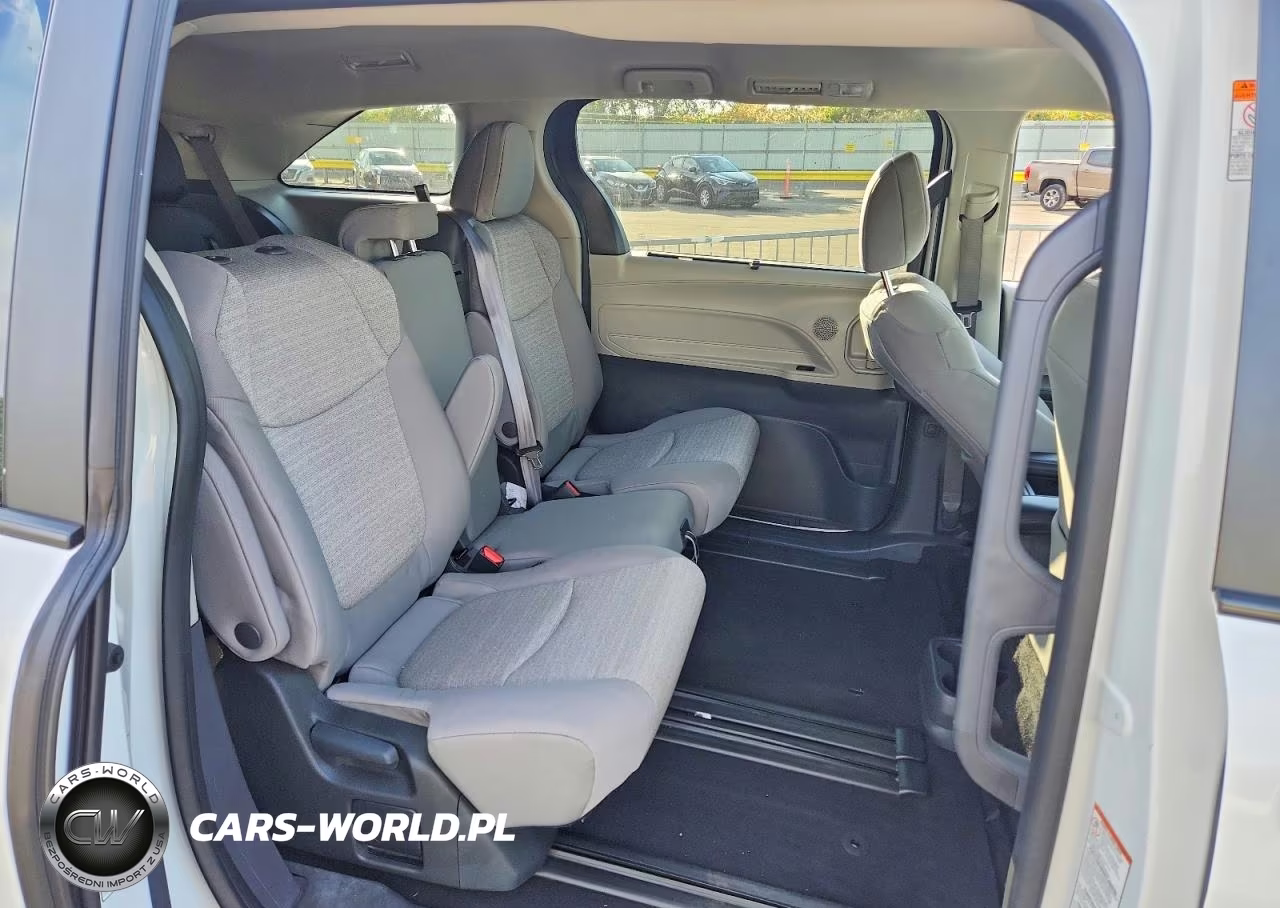 2024 Toyota Sienna Le VIN:5TDKSKFCXRS119393 - 11