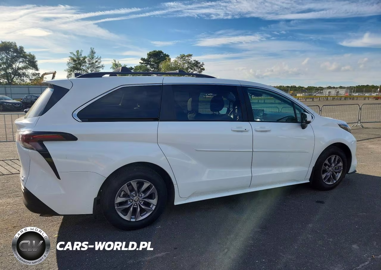 2024 Toyota Sienna Le VIN:5TDKSKFCXRS119393 - 3