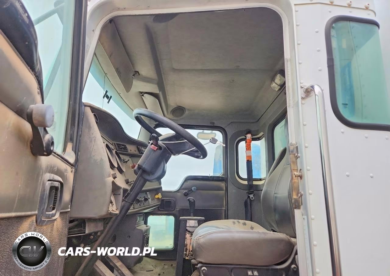 2006 Kenworth T300 Box Truck VIN:2NKMHY6X66M139329 - 7