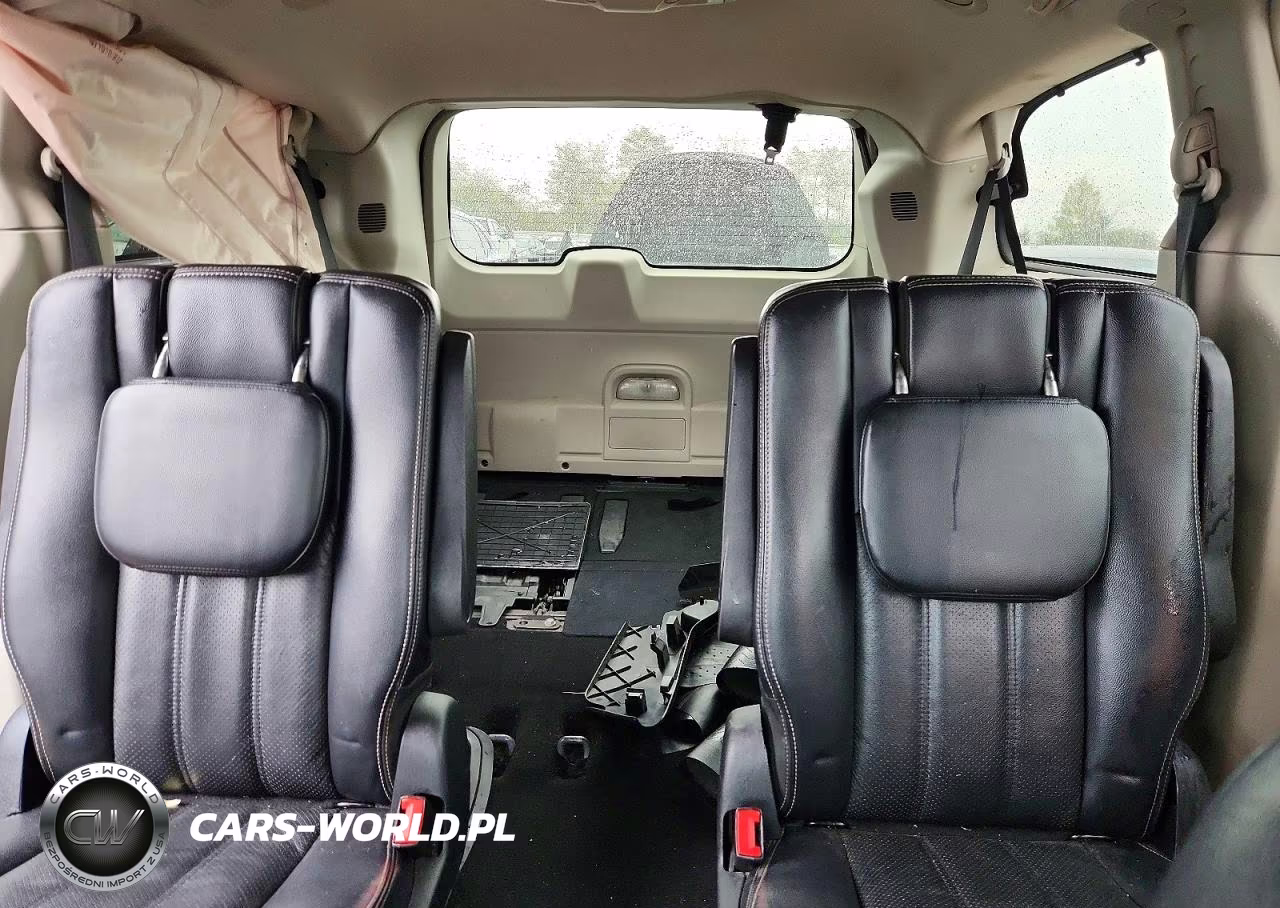 2011 Chrysler Town & Country Touring L VIN:2A4RR8DG2BR604929 - 10