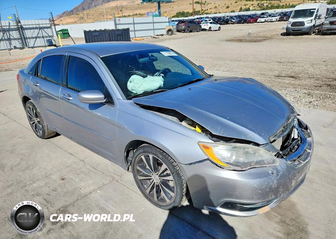 2014 Chrysler 200 Lx VIN:1C3CCBAB2EN204801 - 4