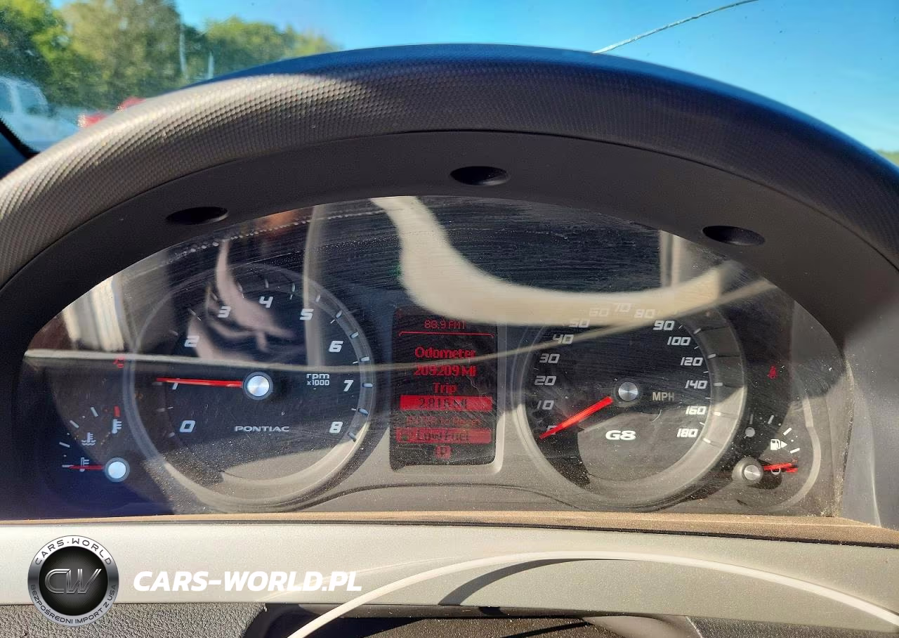 2009 Pontiac G8 VIN:6G2ER57749L182588 - 9