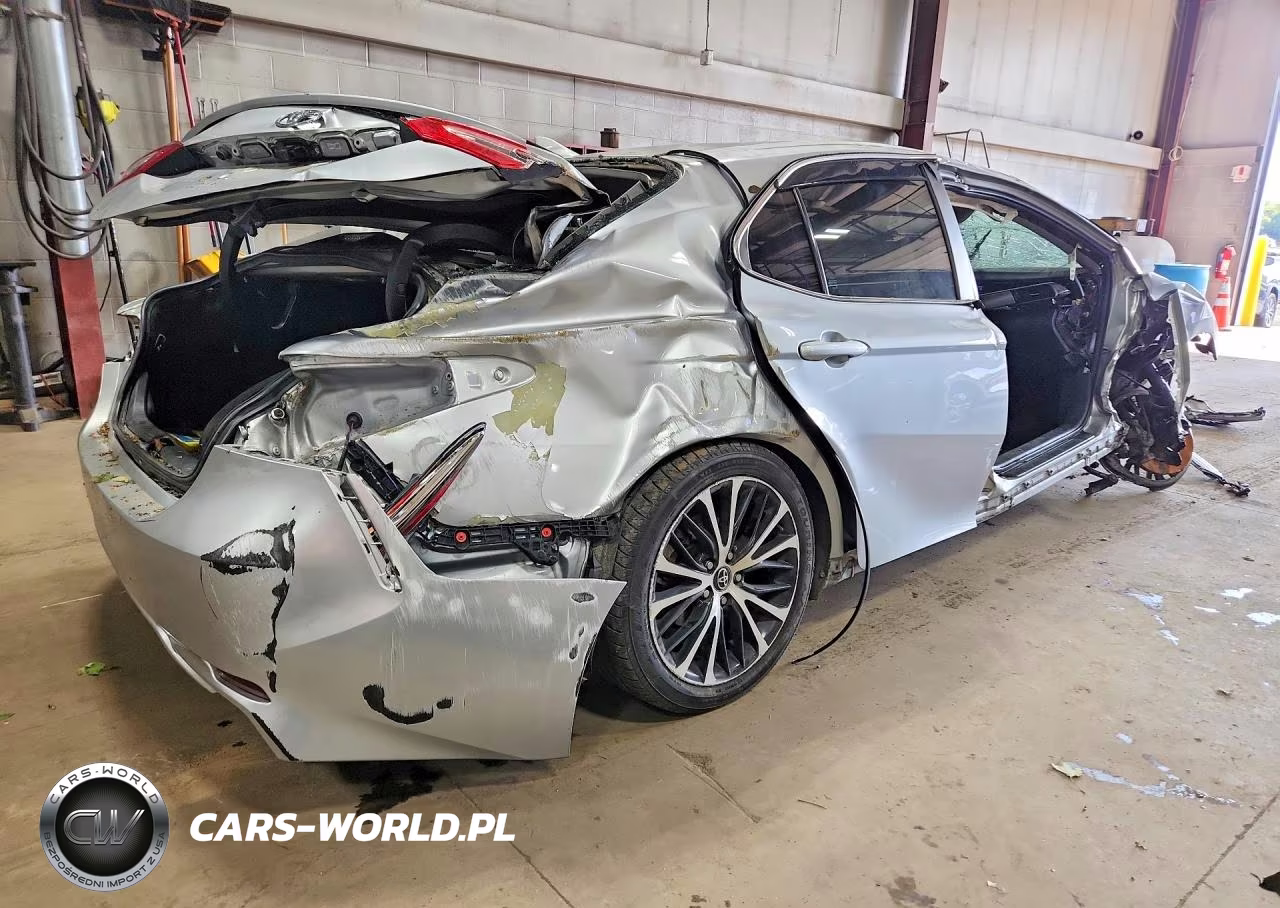 2020 Toyota Camry Se VIN:4T1G11AK3LU926807 - 3