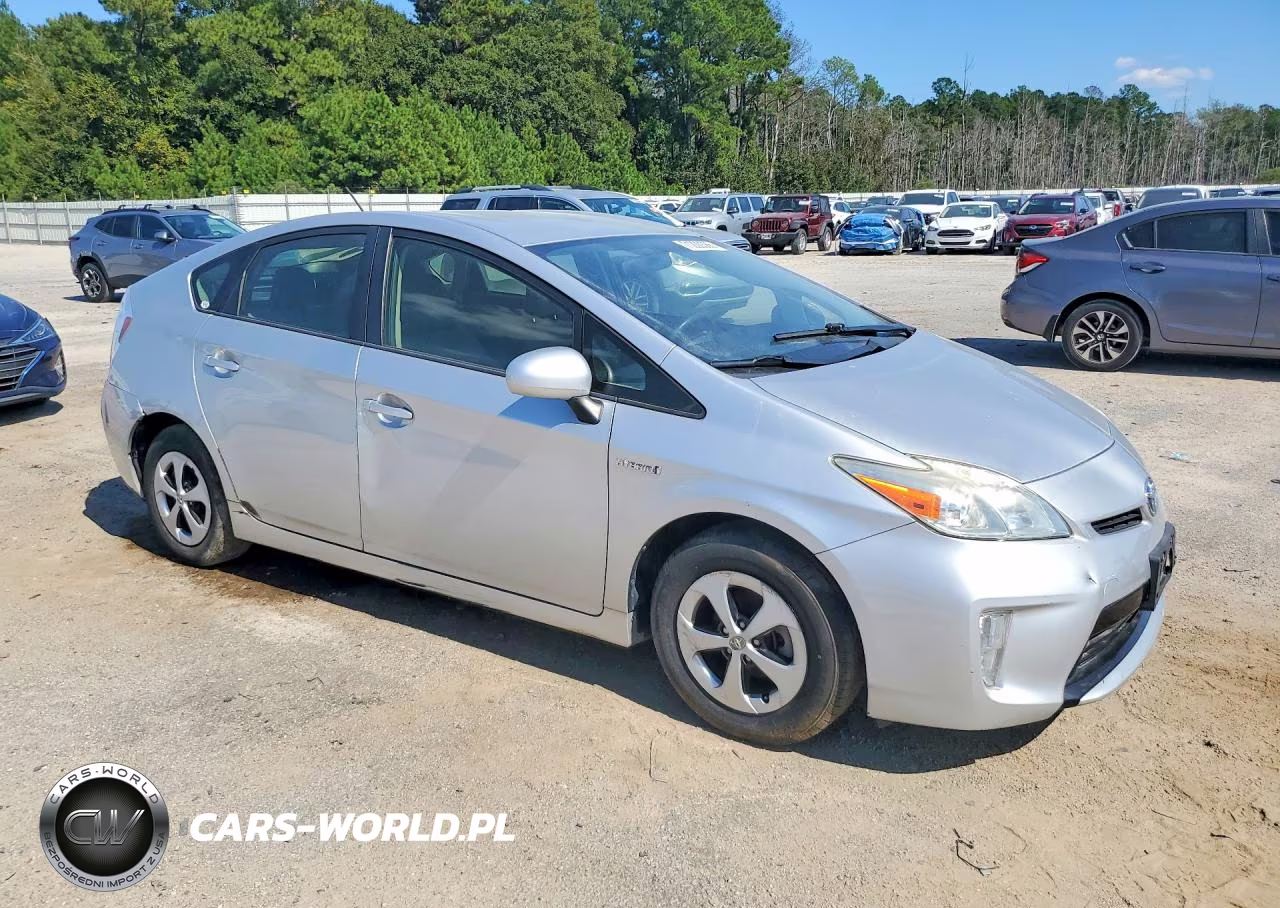 2014 Toyota Prius Two VIN:JTDKN3DU2E0373797 - 4