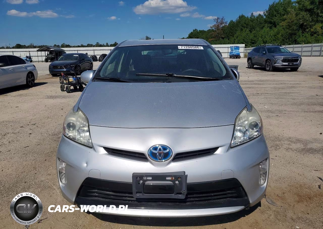 2014 Toyota Prius Two VIN:JTDKN3DU2E0373797 - 5