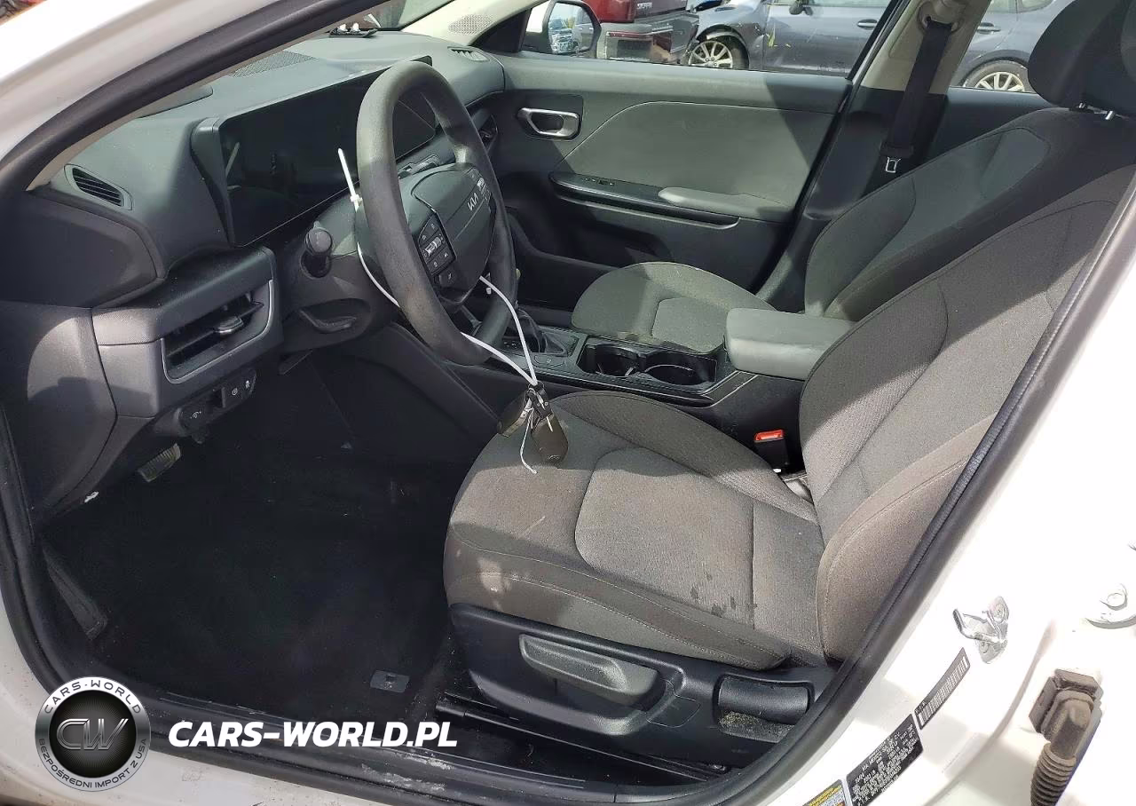 2025 Kia K4 Lxs VIN:3KPFT4DE2SE044235 - 7