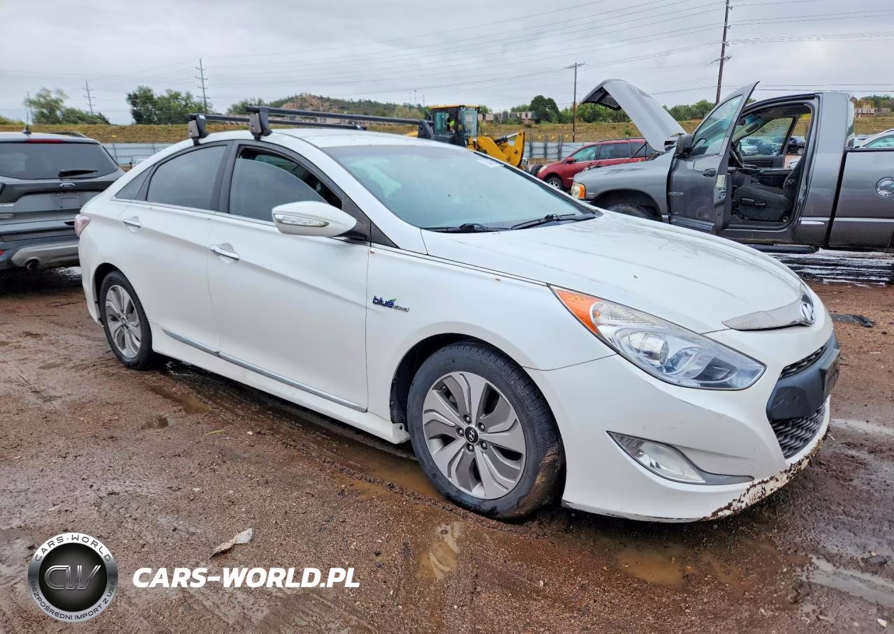 2013 Hyundai Sonata Hybrid VIN:KMHEC4A44DA101530 - 4