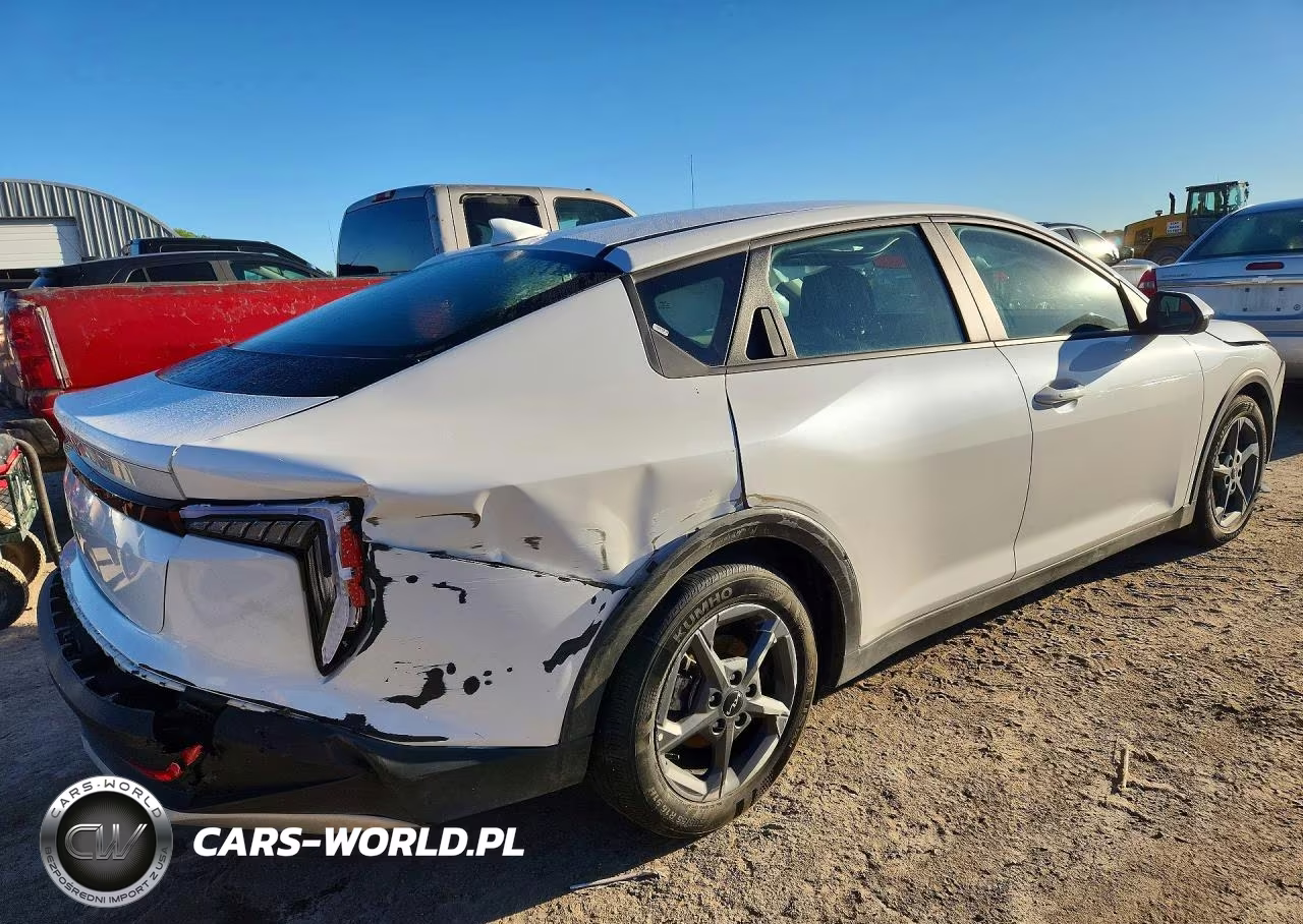2025 Kia K4 Lxs VIN:3KPFT4DE6SE158576 - 3