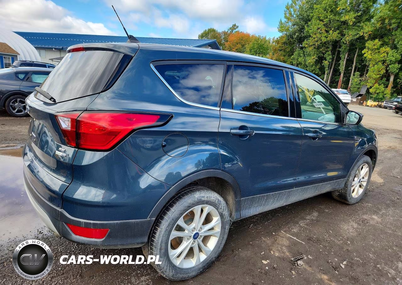 2019 Ford Escape Se VIN:1FMCU9GD5KUC43020 - 3