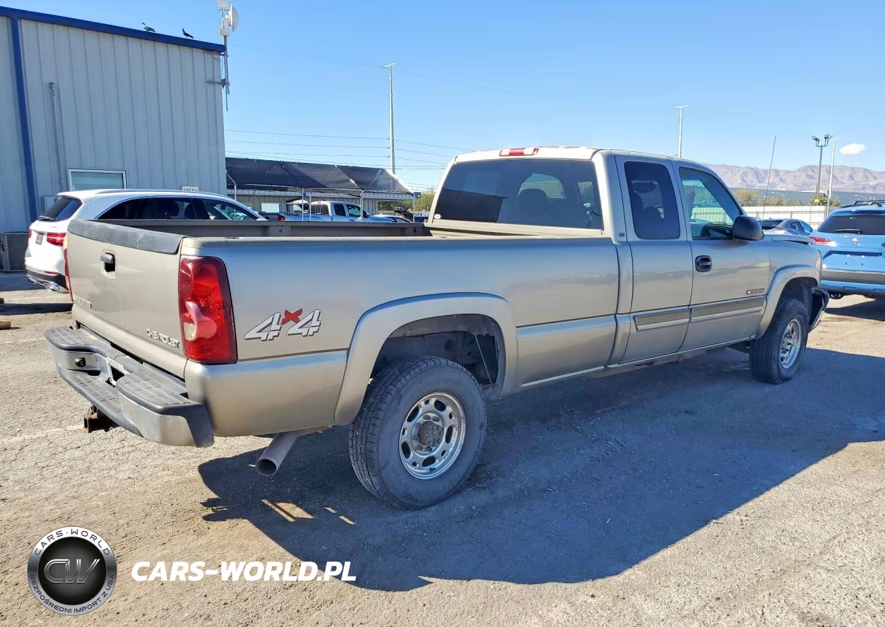 2003 Chevrolet Silverado K2500 Heavy Duty VIN:1GCHK29G73E220056 - 3