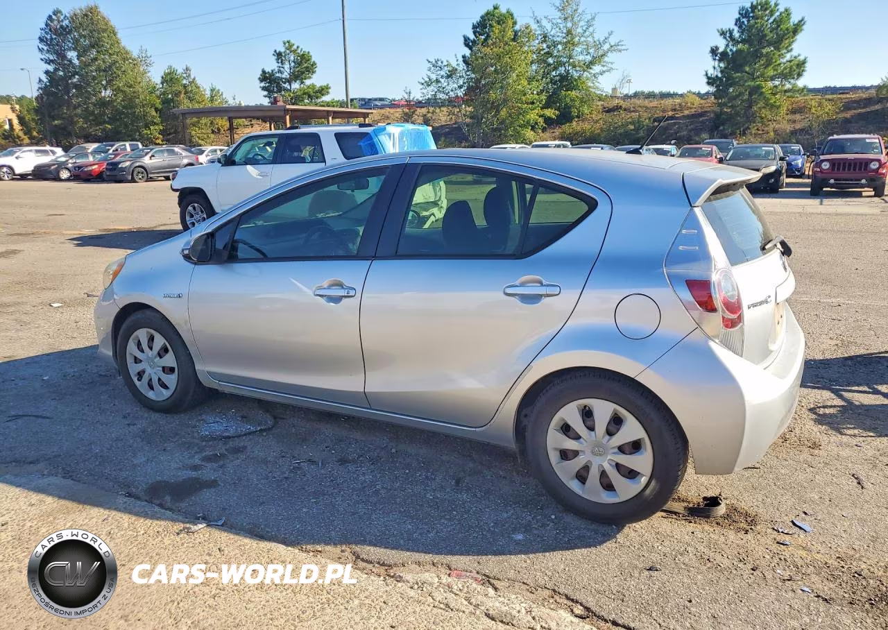2012 Toyota Prius C Two VIN:JTDKDTB3XC1024827 - 2