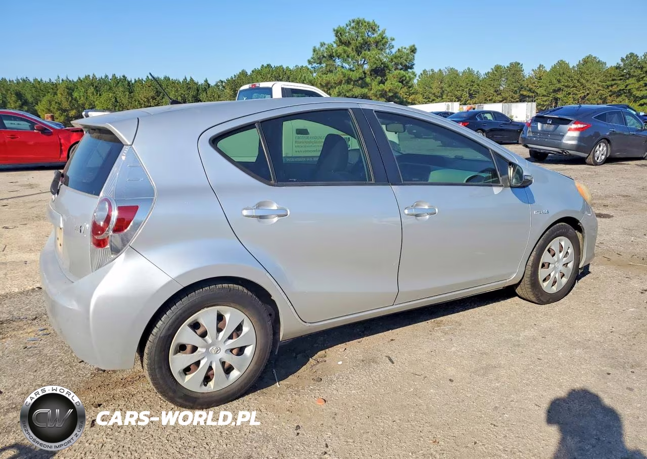 2012 Toyota Prius C Two VIN:JTDKDTB3XC1024827 - 3