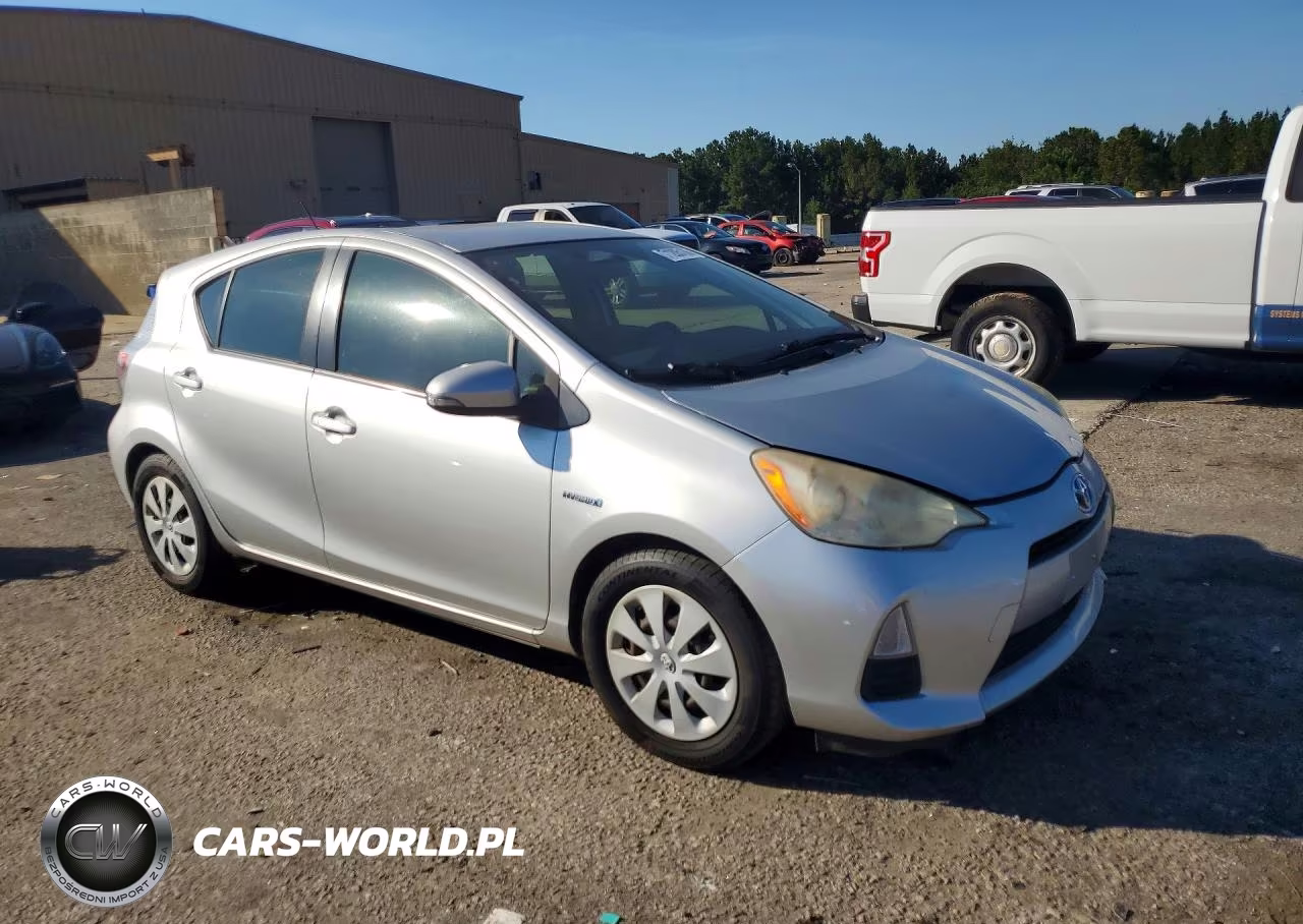 2012 Toyota Prius C Two VIN:JTDKDTB3XC1024827 - 4