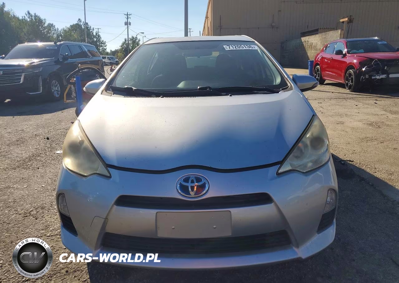 2012 Toyota Prius C Two VIN:JTDKDTB3XC1024827 - 5
