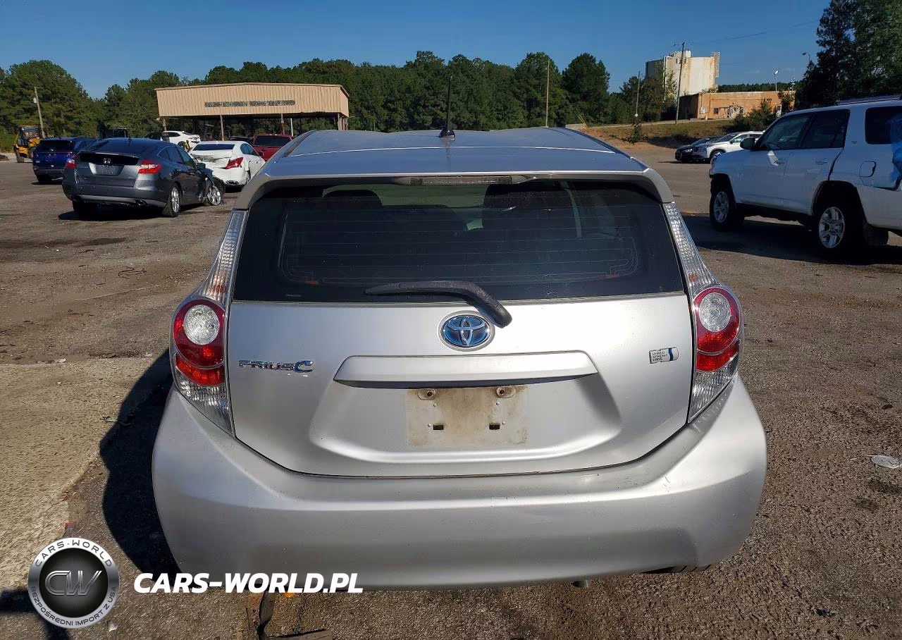 2012 Toyota Prius C Two VIN:JTDKDTB3XC1024827 - 6