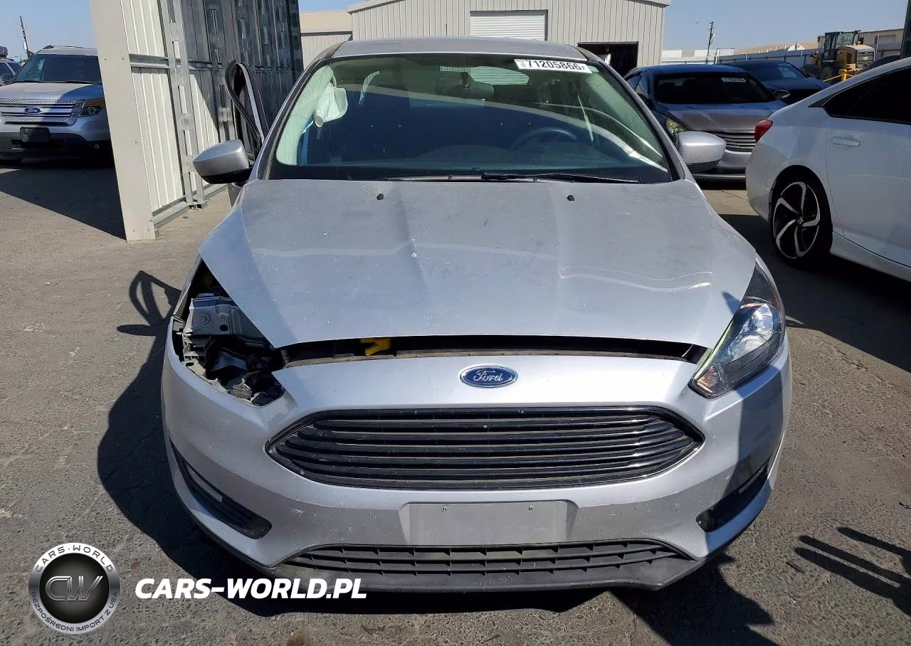 2018 Ford Focus Se VIN:1FADP3FE0JL331510 - 5