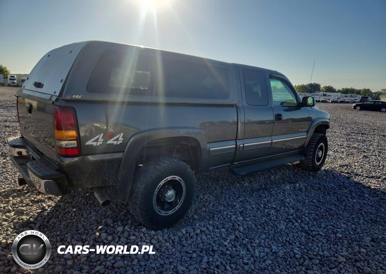 2002 Chevrolet Silverado K2500 Heavy Duty VIN:1GCHK29U02E269992 - 3