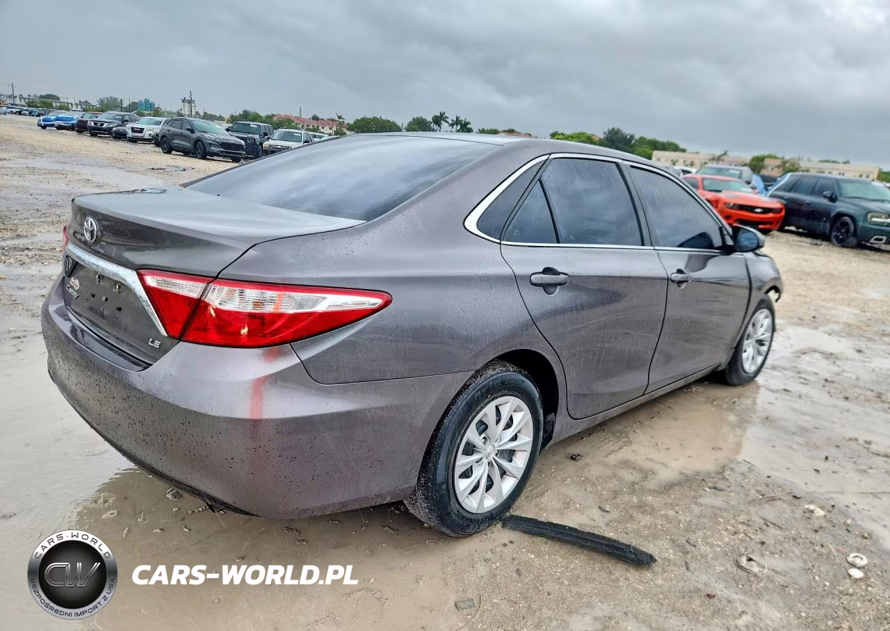 2017 Toyota Camry Le VIN:4T1BF1FK1HU724379 - 3