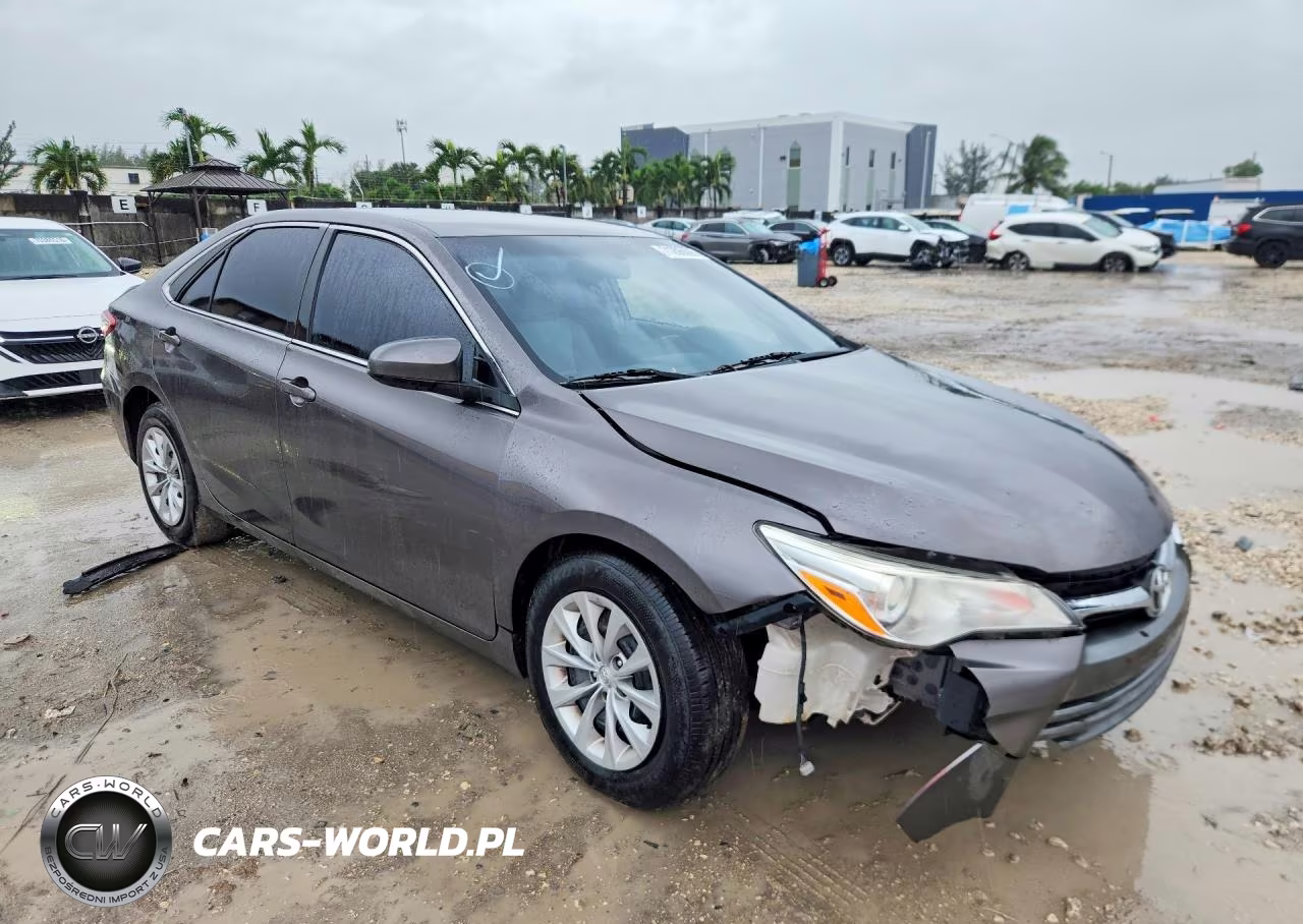 2017 Toyota Camry Le VIN:4T1BF1FK1HU724379 - 4
