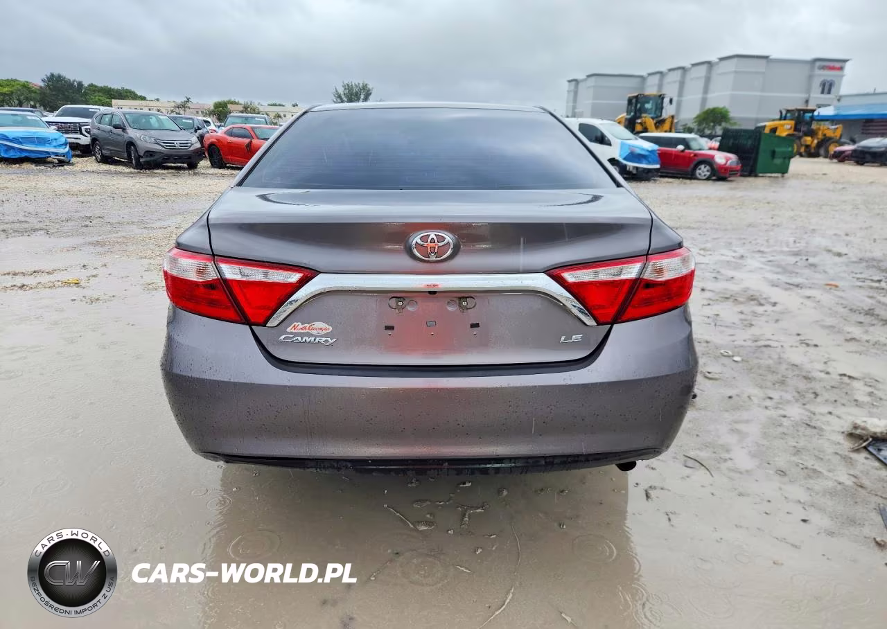 2017 Toyota Camry Le VIN:4T1BF1FK1HU724379 - 6