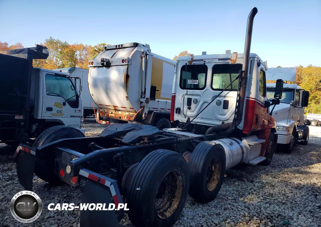 2012 Freightliner Cascadia 125 VIN:1FUJGEDR0CLBM7911 - 3