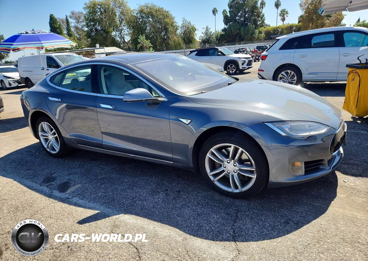 2013 Tesla Model S VIN:5YJSA1CN8DFP06336 - 4