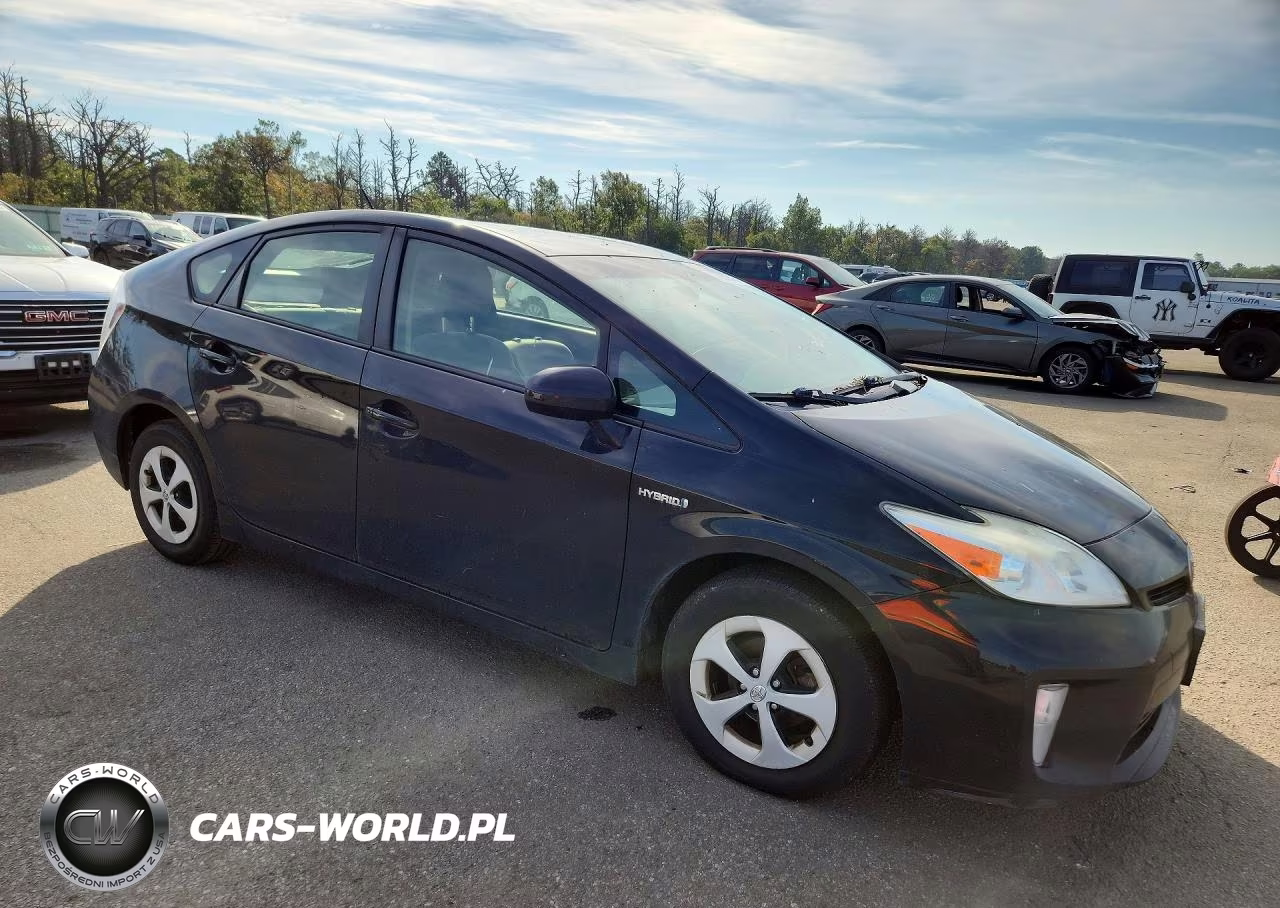 2015 Toyota Prius One VIN:JTDKN3DU2F1913337 - 4