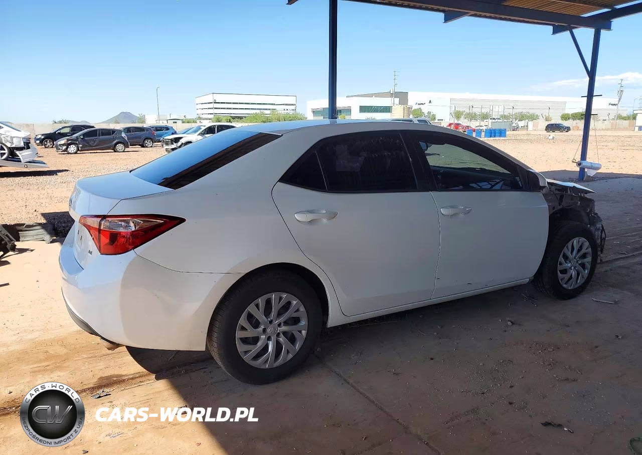 2018 Toyota Corolla Le VIN:2T1BURHE1JC985899 - 3