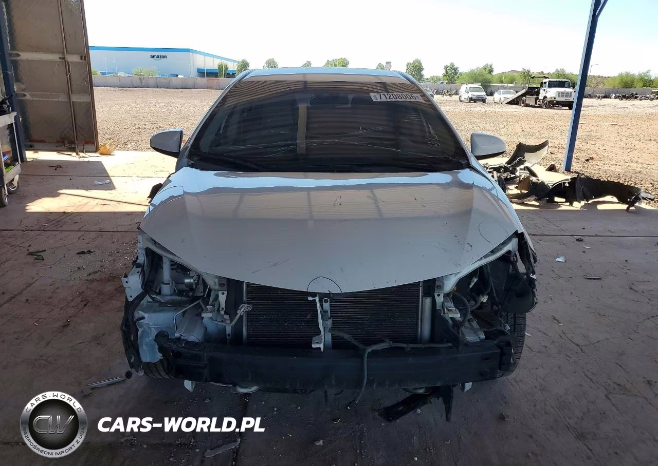 2018 Toyota Corolla Le VIN:2T1BURHE1JC985899 - 5