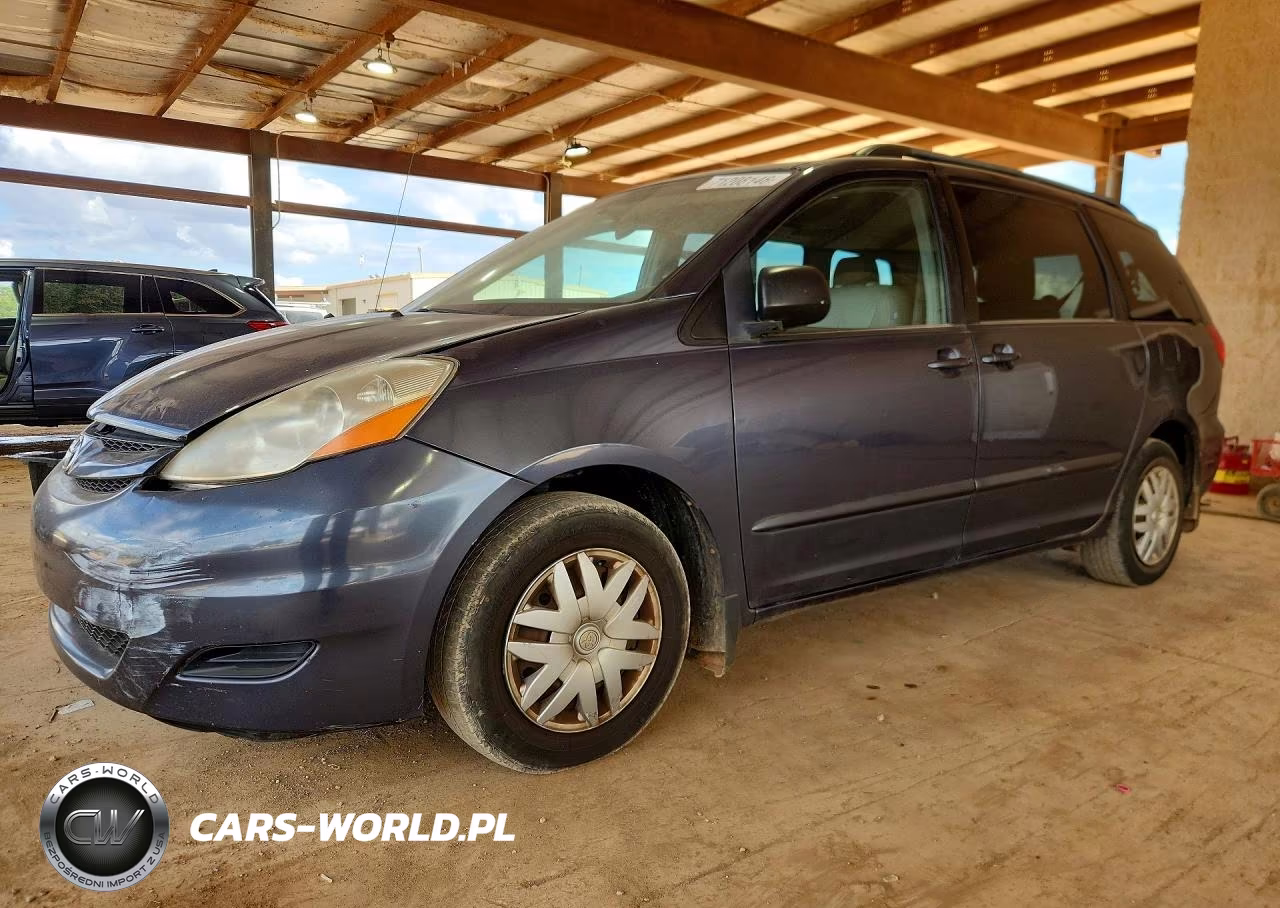 2010 Toyota Sienna Le 7-Passenger