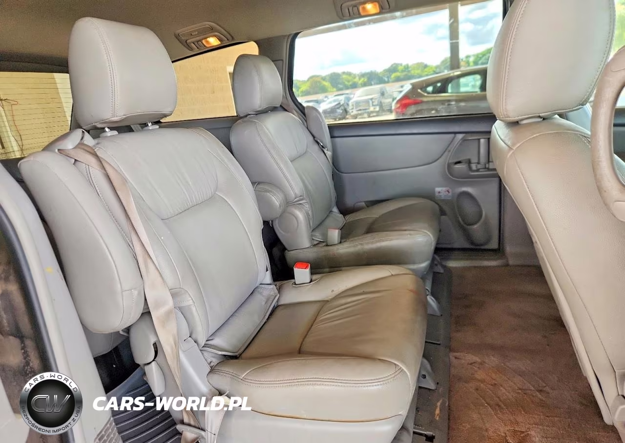 2010 Toyota Sienna Le 7-Passenger VIN:5TDKK4CCXAS298197 - 11