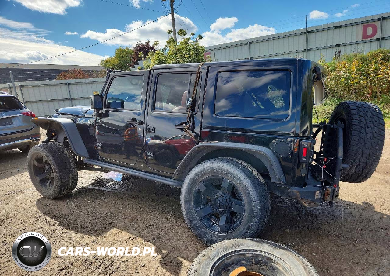 2015 Jeep Wrangler Unlimited Sahara VIN:1C4BJWEG2FL748951 - 2
