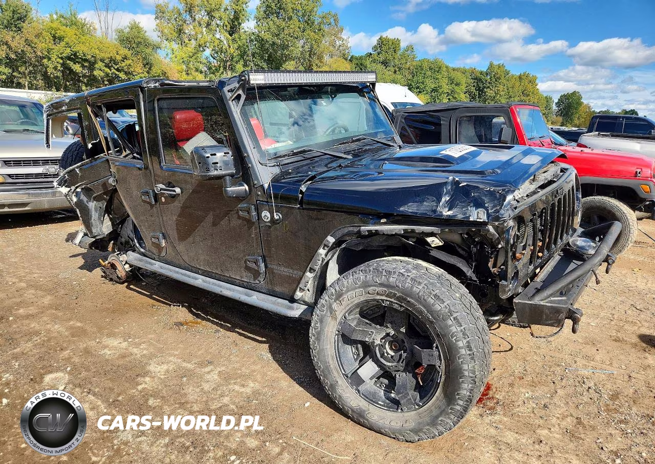 2015 Jeep Wrangler Unlimited Sahara VIN:1C4BJWEG2FL748951 - 4