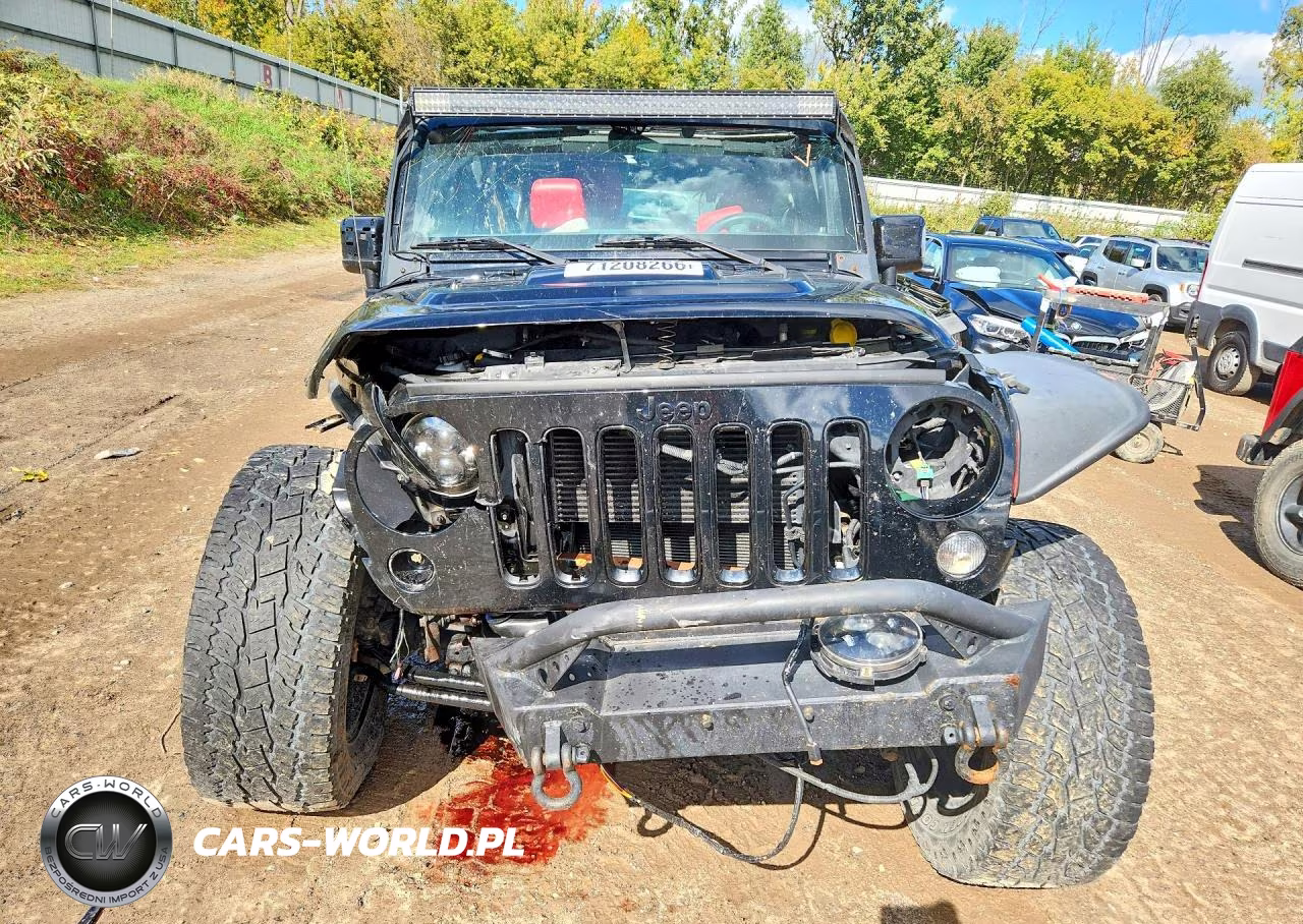2015 Jeep Wrangler Unlimited Sahara VIN:1C4BJWEG2FL748951 - 5