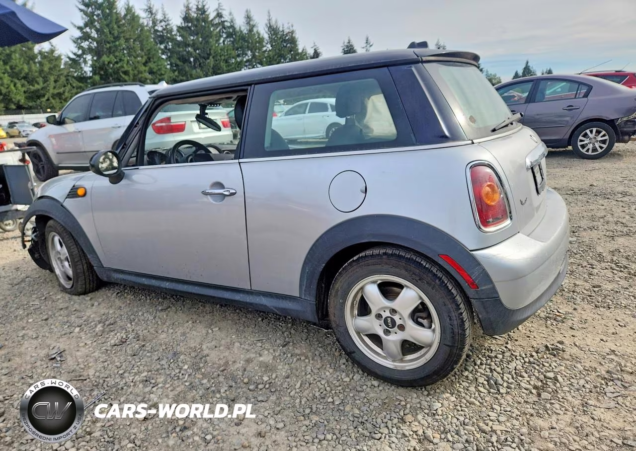 2007 Mini Cooper VIN:WMWMF33537TT52438 - 2