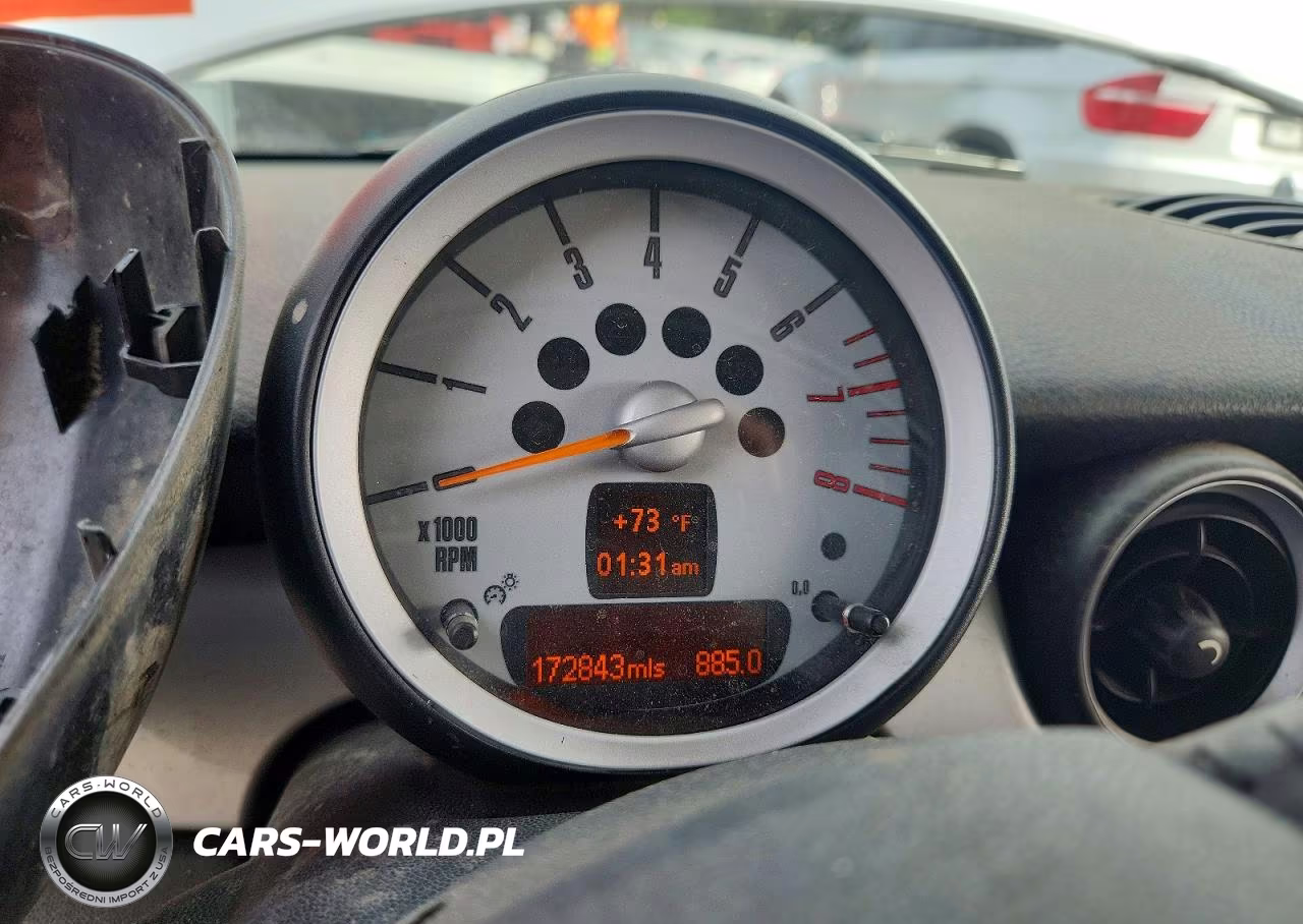 2007 Mini Cooper VIN:WMWMF33537TT52438 - 9