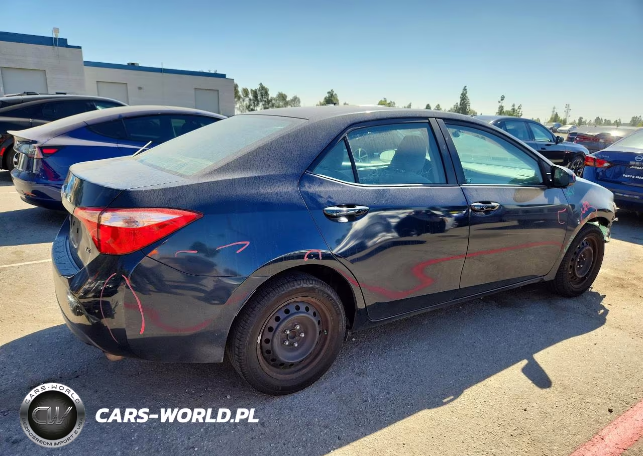 2017 Toyota Corolla Le VIN:5YFBURHE8HP733240 - 3