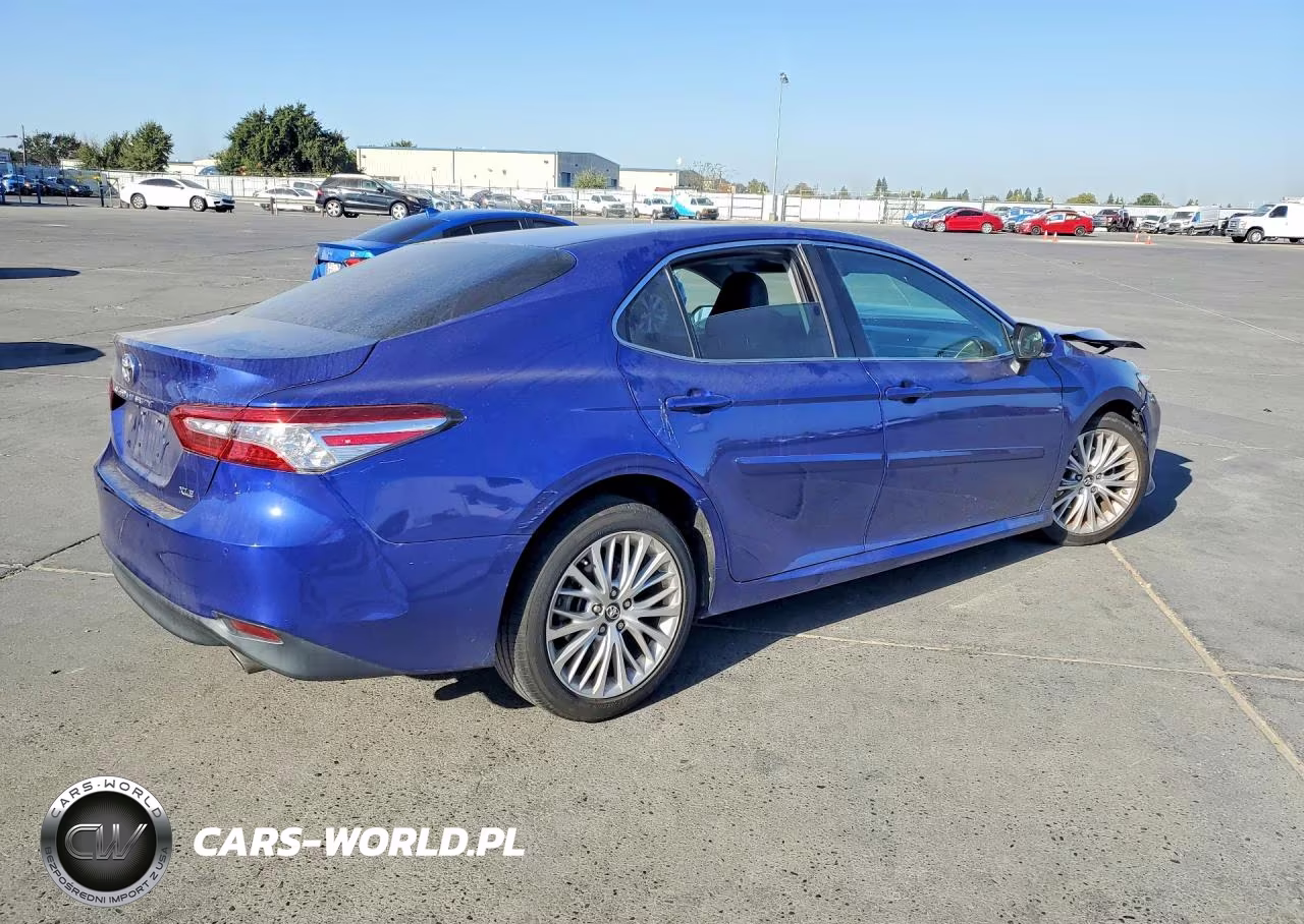 2018 Toyota Camry Xle VIN:4T1B11HK1JU540951 - 3