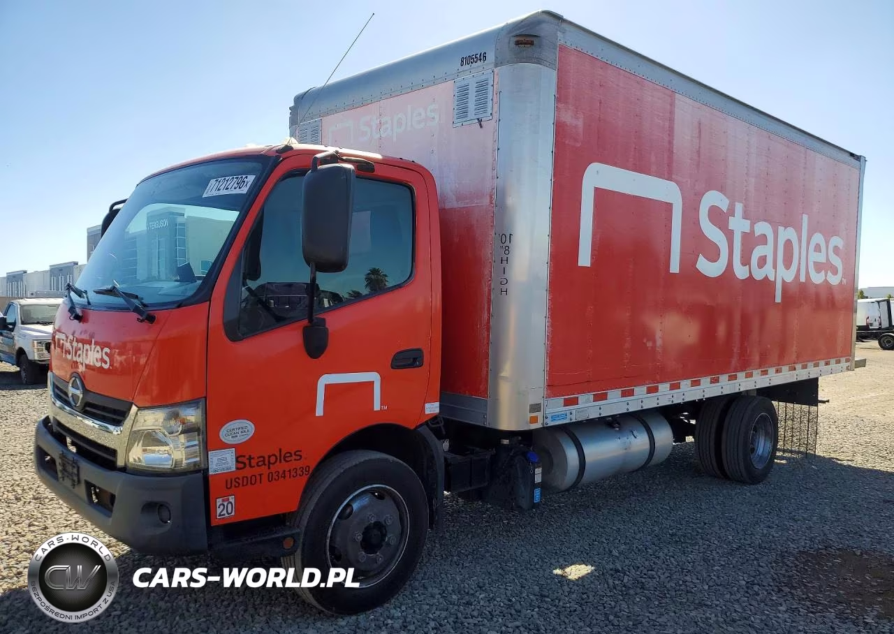 2017 Hino 195