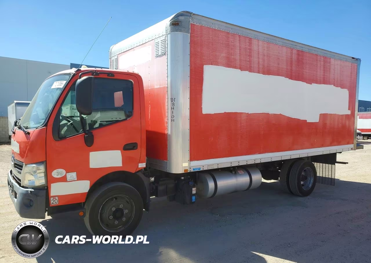 2017 Hino 195 Box Truck