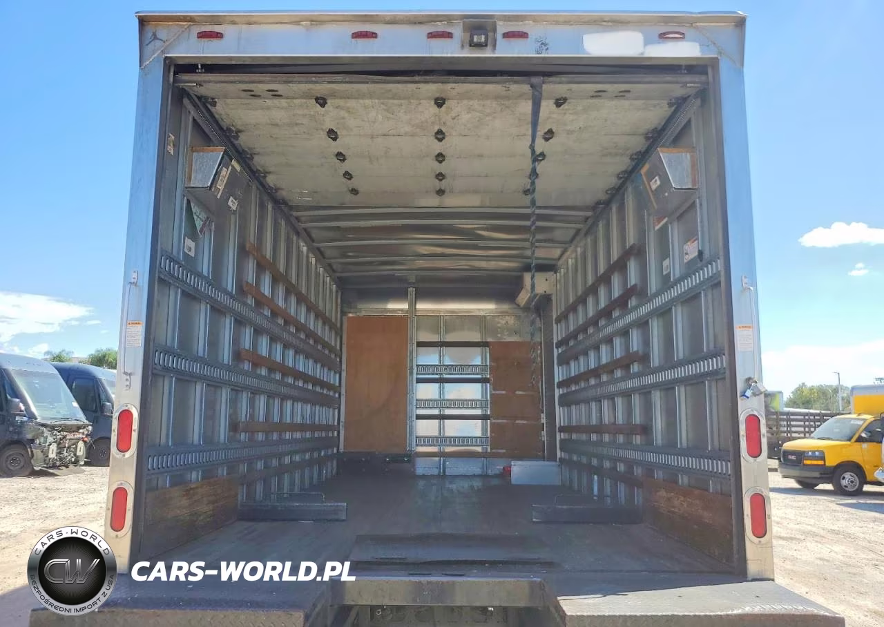 2017 Hino 195 Box Truck VIN:JHHSDM2H5HK005540 - 10