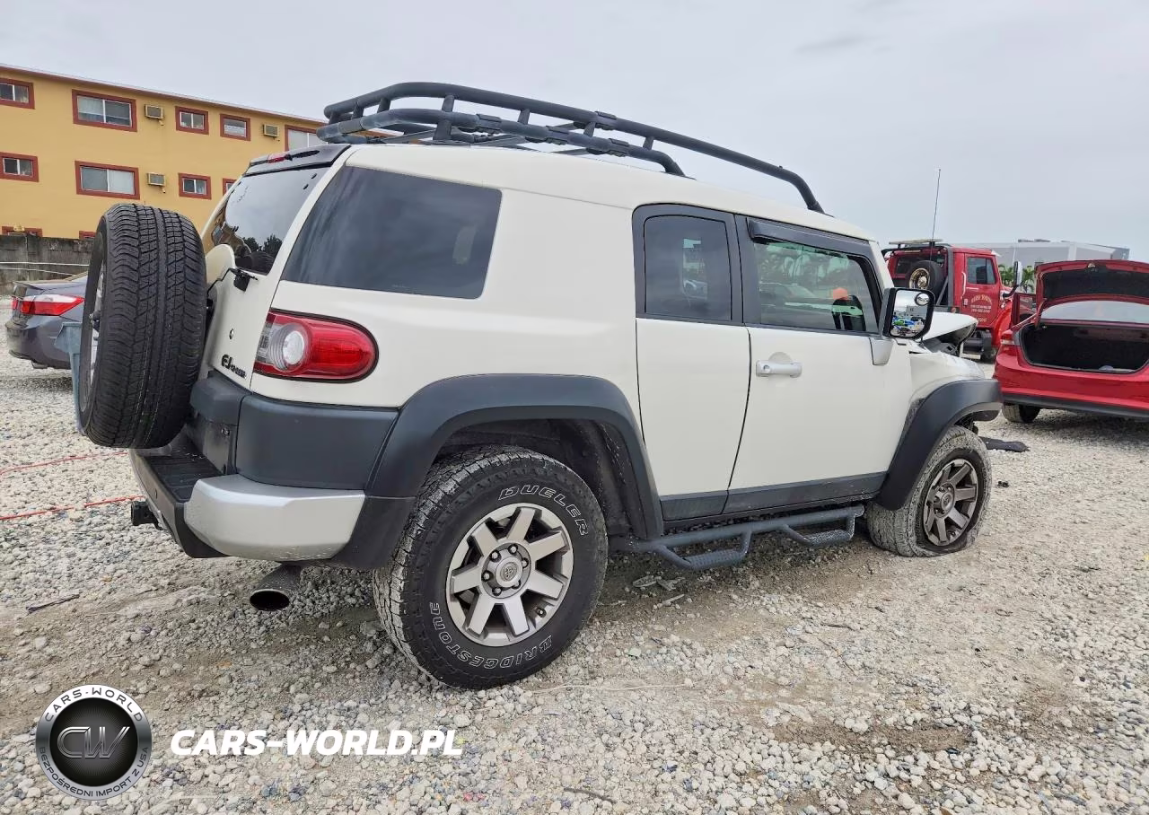 2014 Toyota Fj Cruiser Base VIN:JTEBU4BF3EK184332 - 3