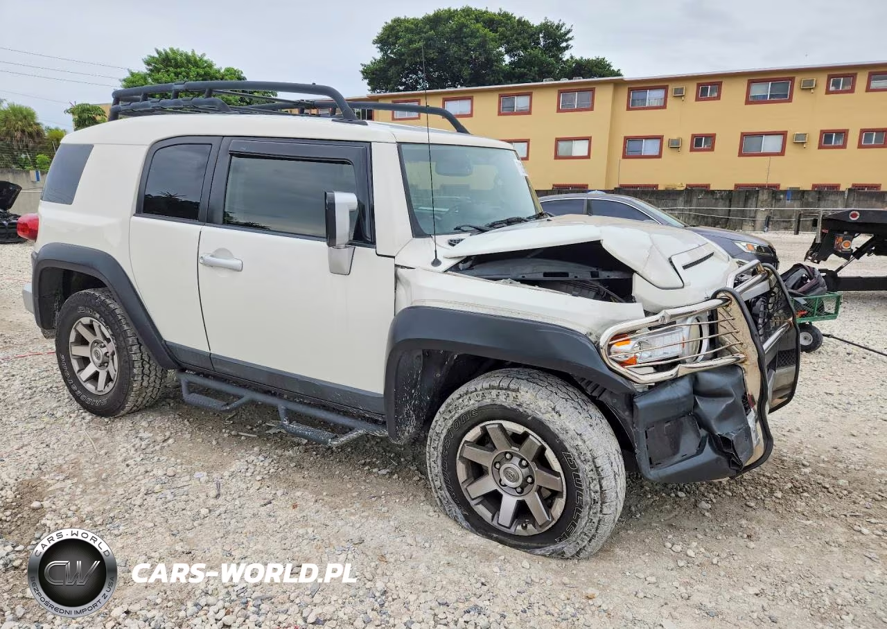 2014 Toyota Fj Cruiser Base VIN:JTEBU4BF3EK184332 - 4