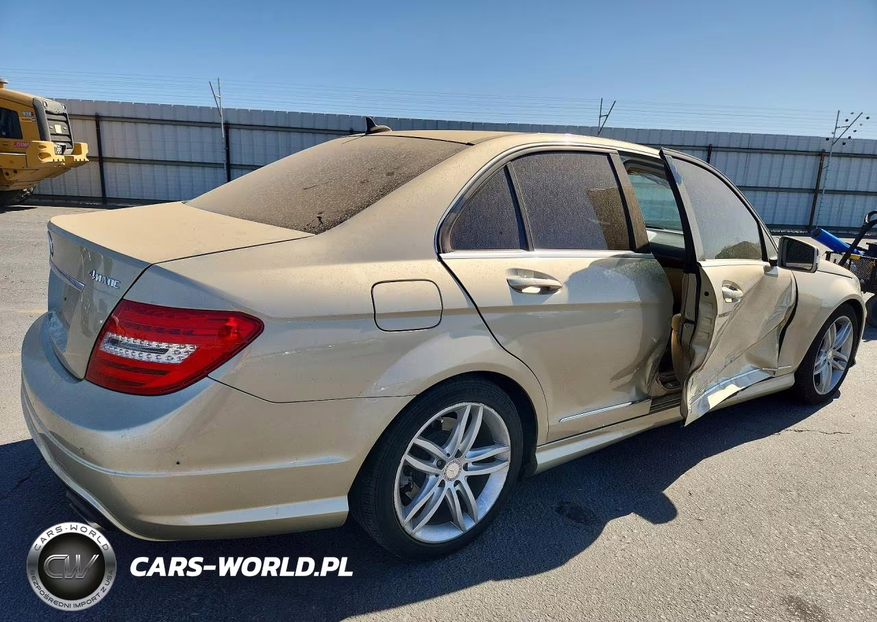 2012 Mercedes-Benz C 300 4Matic VIN:WDDGF8BB6CF863189 - 3