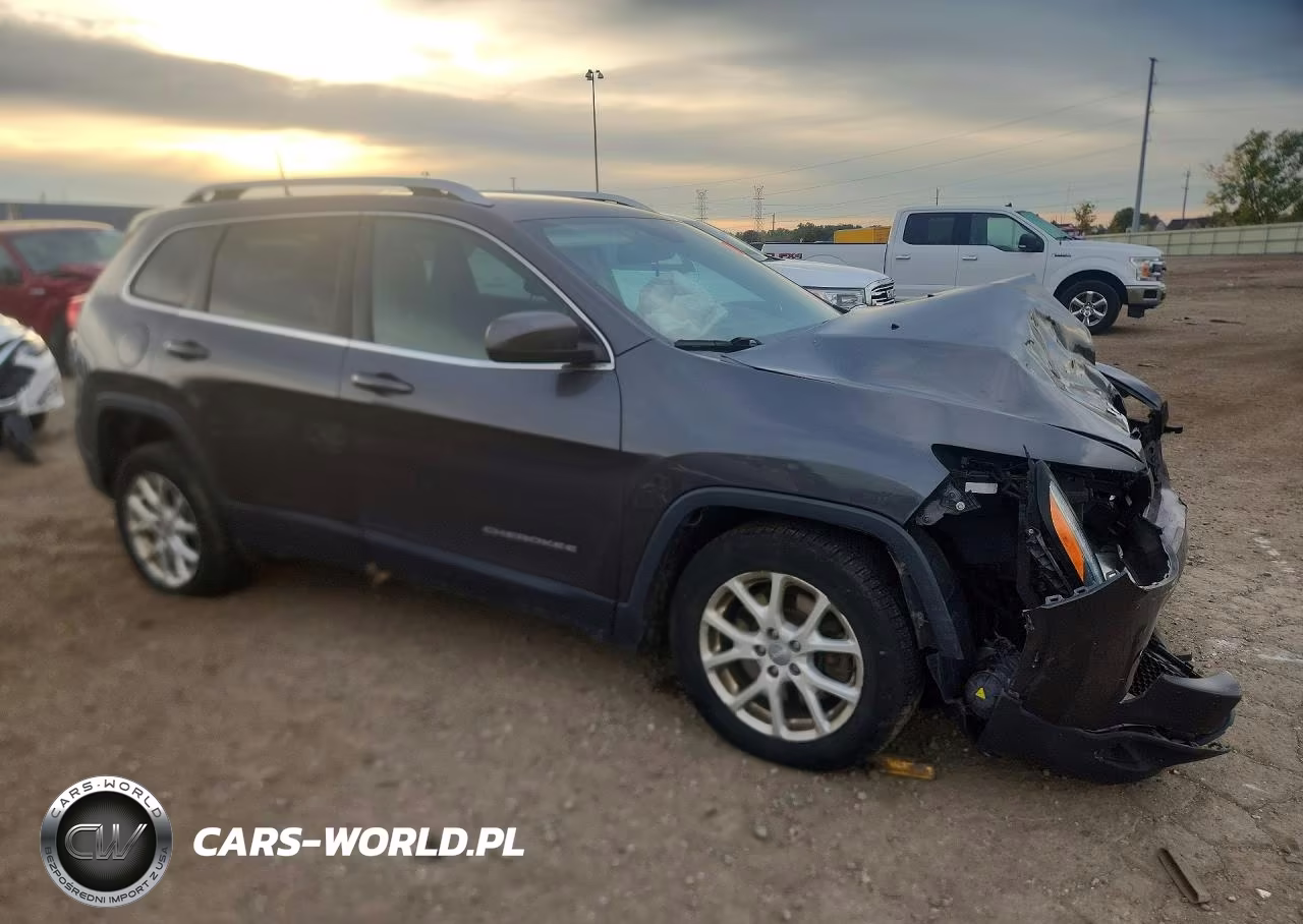 2017 Jeep Cherokee Latitude VIN:1C4PJLCB1HW592608 - 4