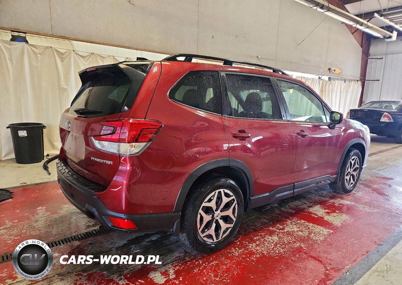 2024 Subaru Forester Premium VIN:JF2SKADC2RH414569 - 3
