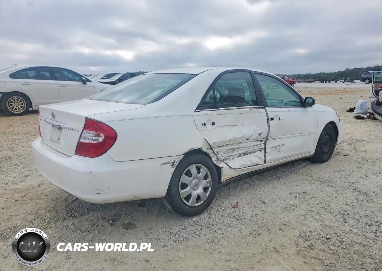 2002 Toyota Camry Le VIN:4T1BE32KX2U040782 - 3