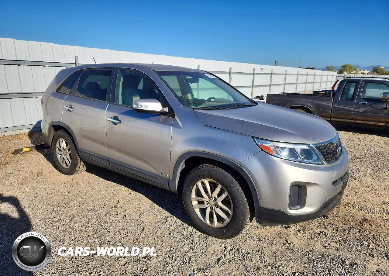 2015 Kia Sorento Lx VIN:5XYKTCA60FG653726 - 4