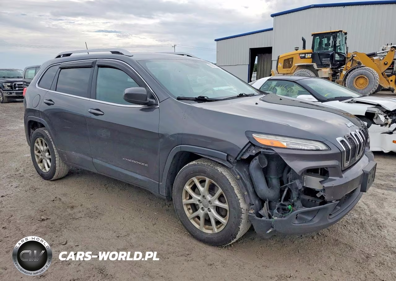 2016 Jeep Cherokee Latitude VIN:1C4PJMCS2GW114766 - 4