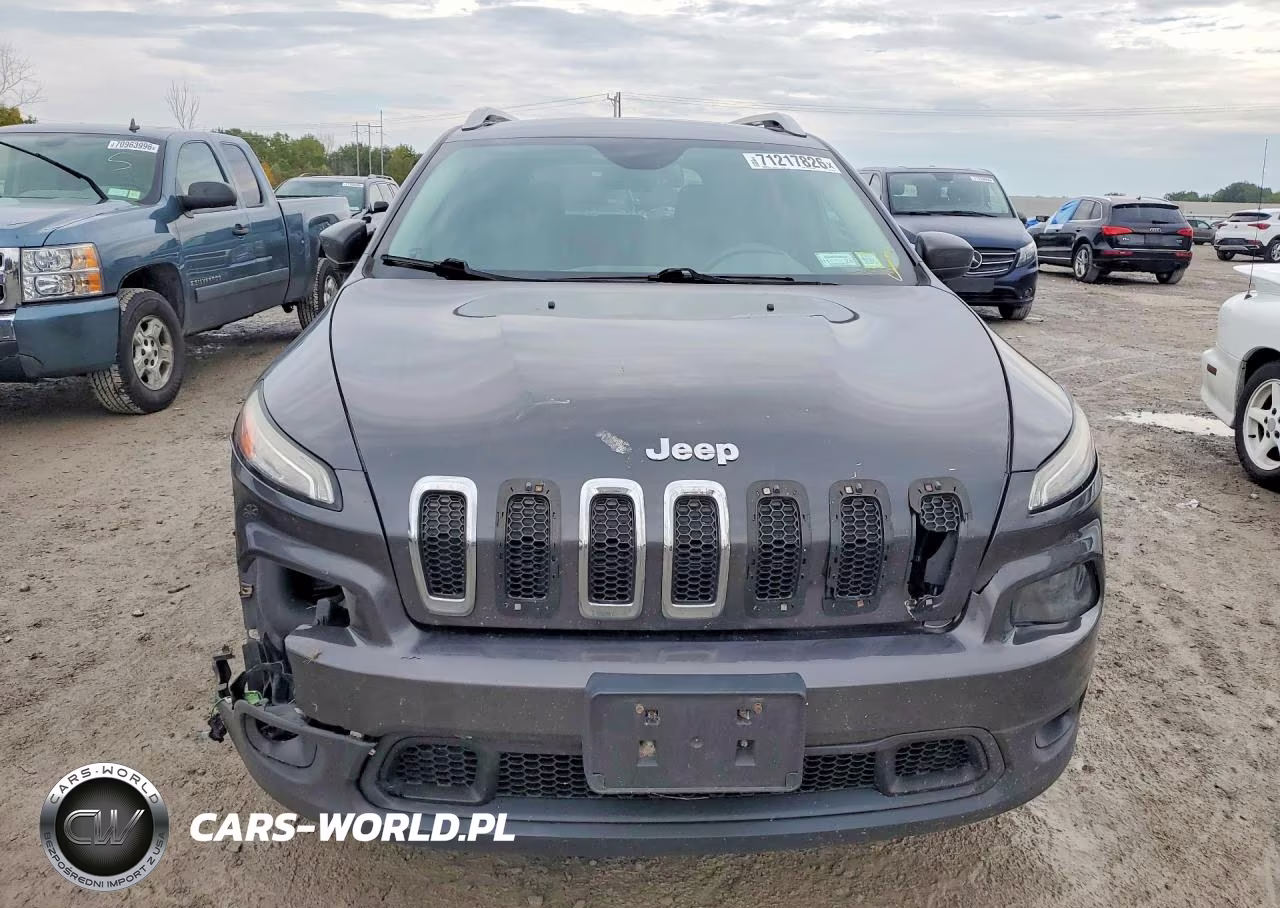 2016 Jeep Cherokee Latitude VIN:1C4PJMCS2GW114766 - 5